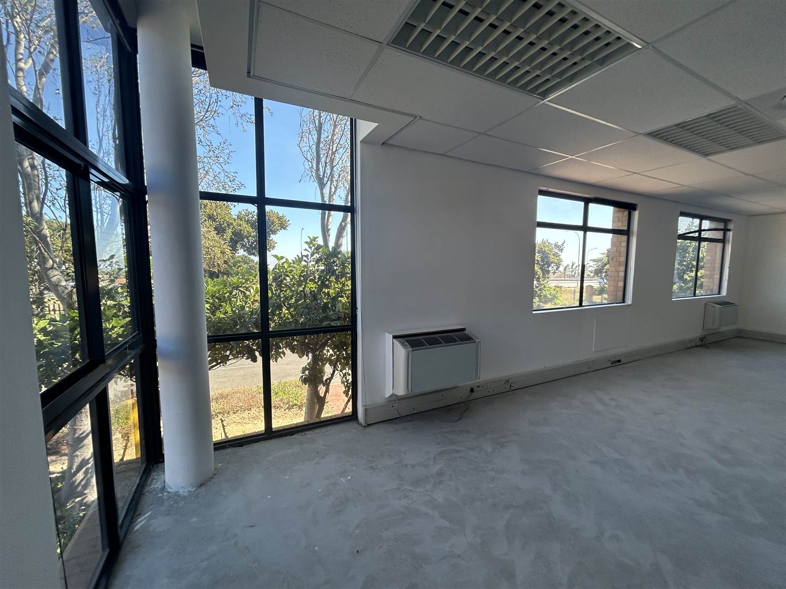 242  m² Commercial space in Plattekloof photo number 8