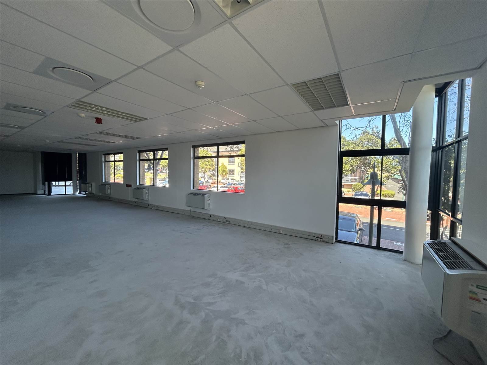 242  m² Commercial space in Plattekloof photo number 9