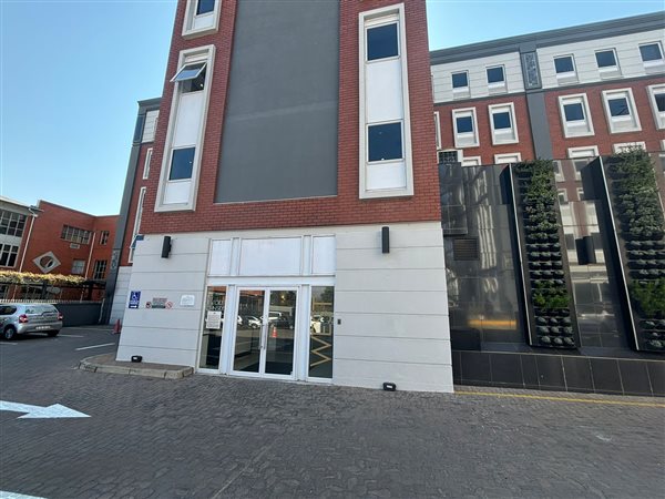 224  m² Commercial space