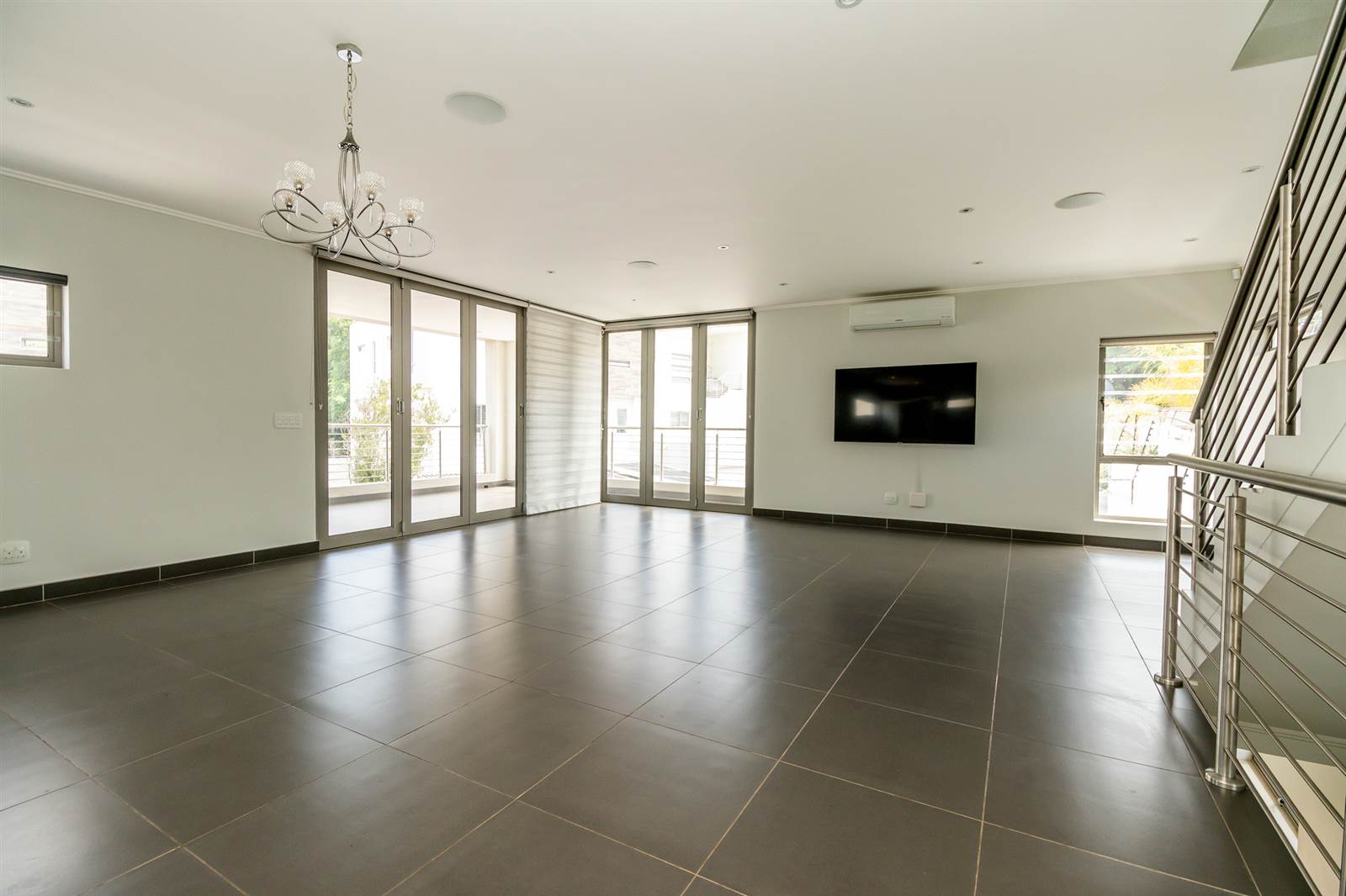 3 Bed Penthouse in Bryanston photo number 2