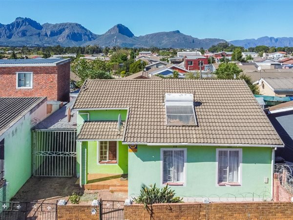 2 Bedroom House 2 Bedroom House