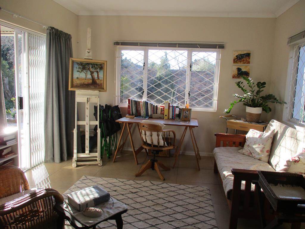 3 Bed House in Graaff Reinet photo number 7