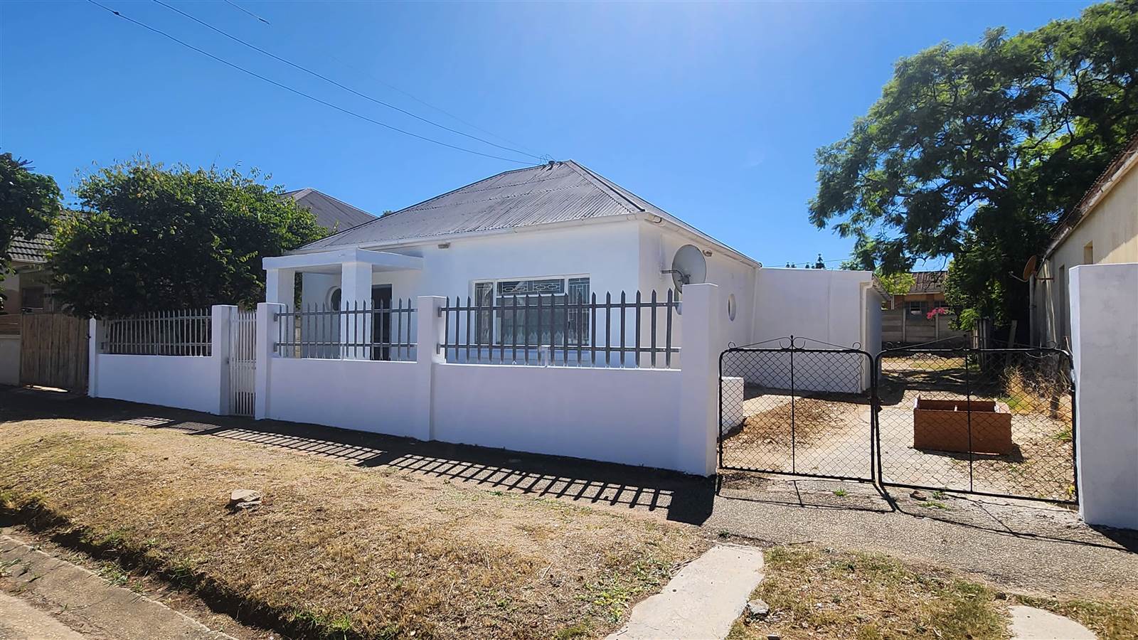 3 Bed House in Uitenhage Central photo number 2