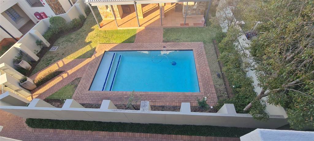 1 Bed Apartment in Parktown North photo number 17
