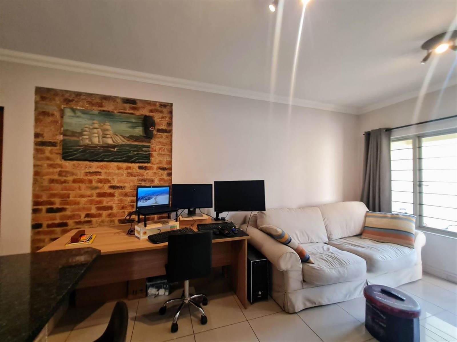 1 Bed Apartment in Parktown North photo number 3