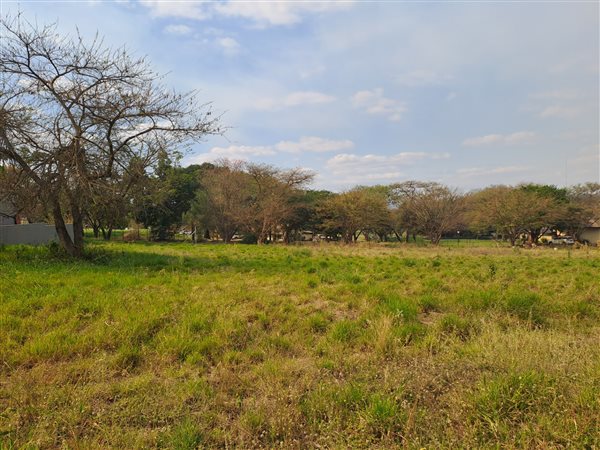 1 250 m² Land