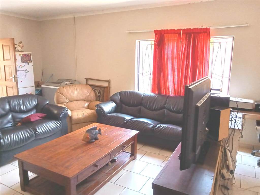 9 Bed House in Pretoria North photo number 17
