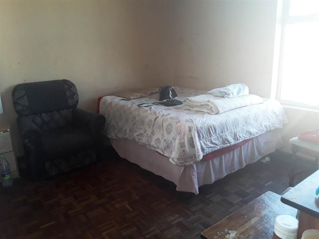 2 Bed Apartment in Durban CBD photo number 11
