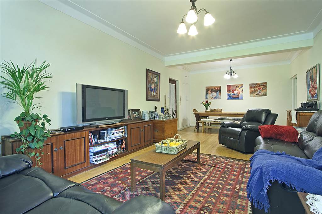 3.5 Bed Apartment in Kenilworth Upper photo number 2