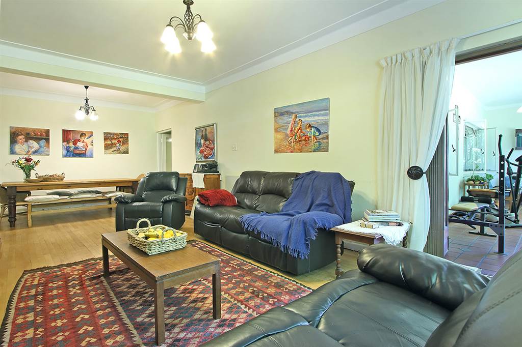 3.5 Bed Apartment in Kenilworth Upper photo number 4