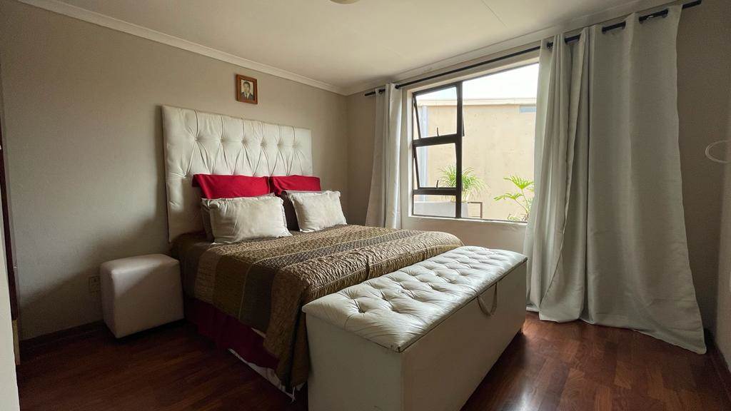 4 Bed House in Mohlakeng photo number 7