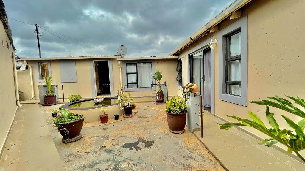 4 Bed House in Mohlakeng photo number 19