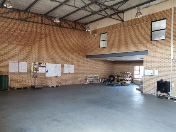 381  m² Industrial space