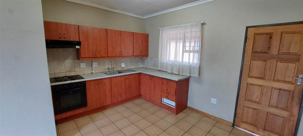 1 Bed Apartment in Potchefstroom Central photo number 9