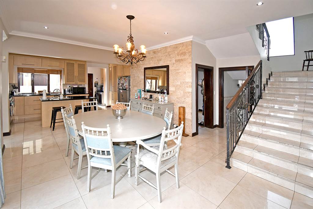 4 Bed House in Broadacres photo number 3