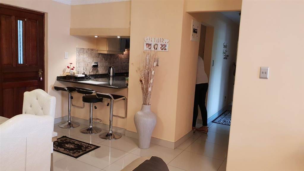 3 Bed Townhouse in Durban North photo number 3