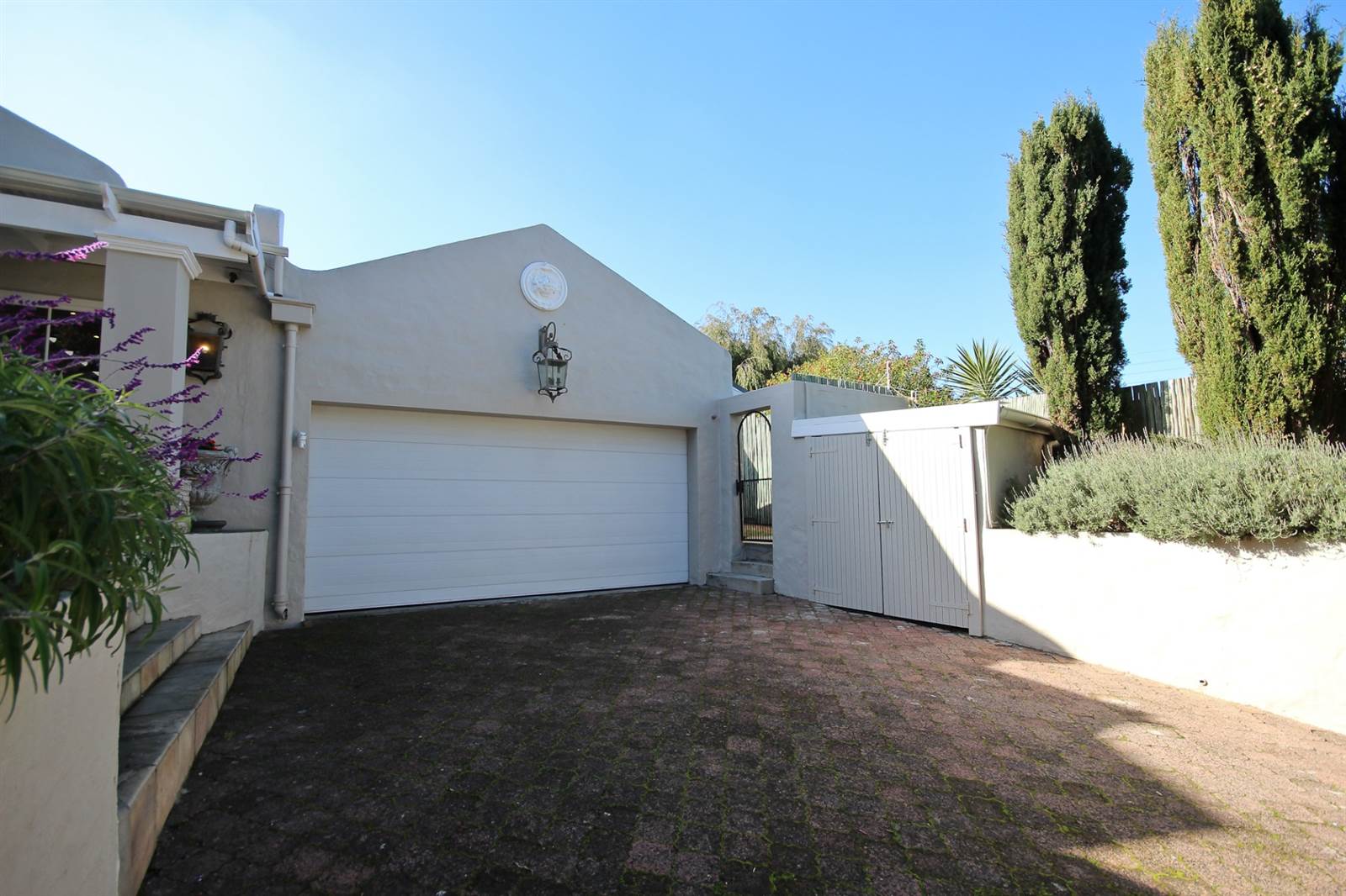 4 Bed House in Bergvliet photo number 2