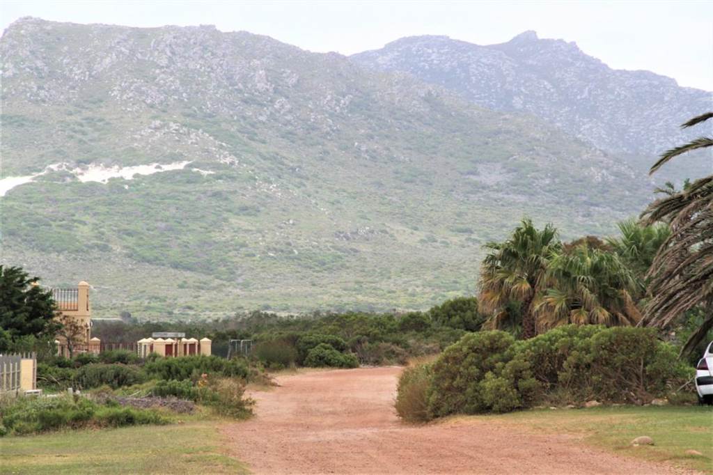 880 m² Land available in Bettys Bay photo number 14