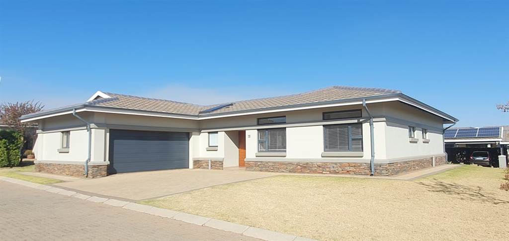 4 Bed House in Benoni North photo number 3