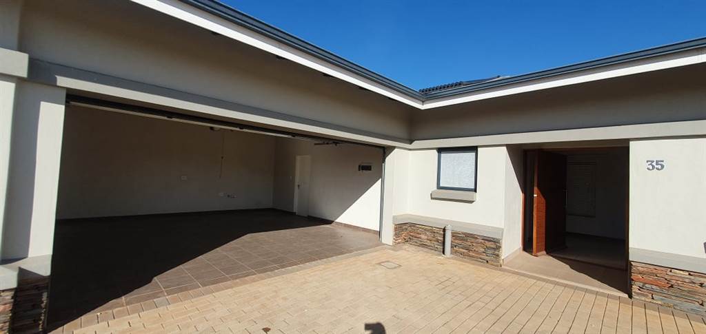 4 Bed House in Benoni North photo number 17