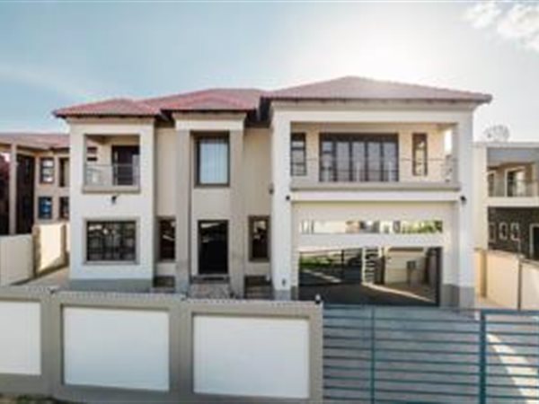 4 Bedroom House 4 Bedroom House