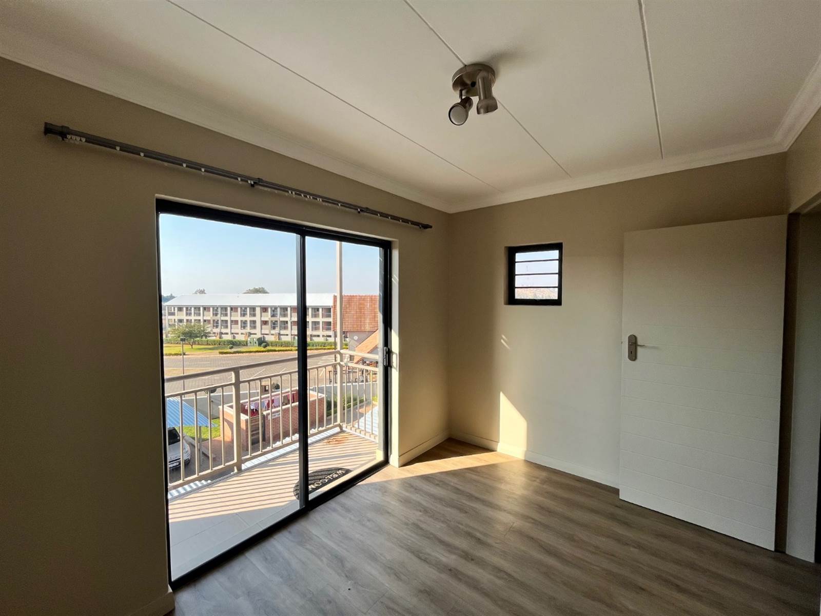 3 Bed Apartment in Roodeplaat photo number 6