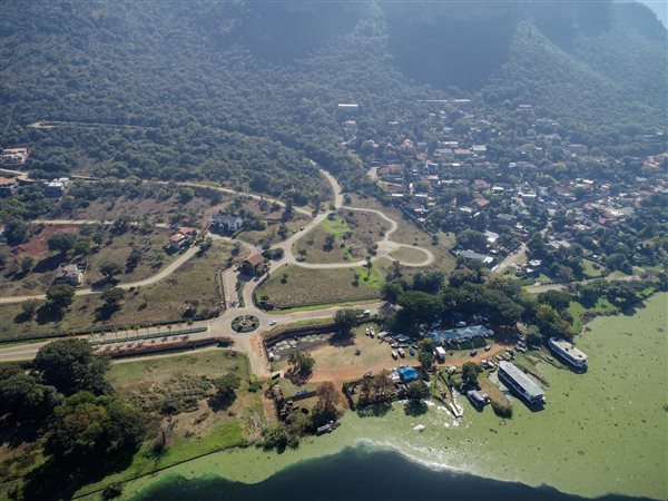 450 m² Land available in Kosmos