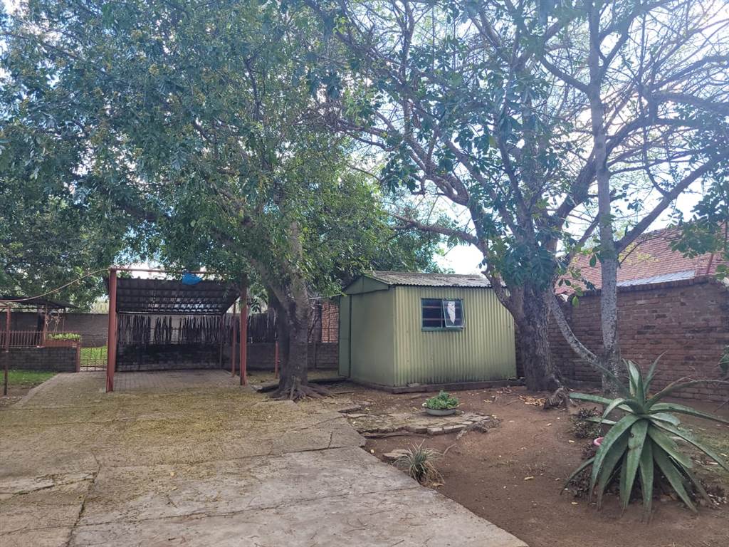 4 Bed House in Hoedspruit photo number 9