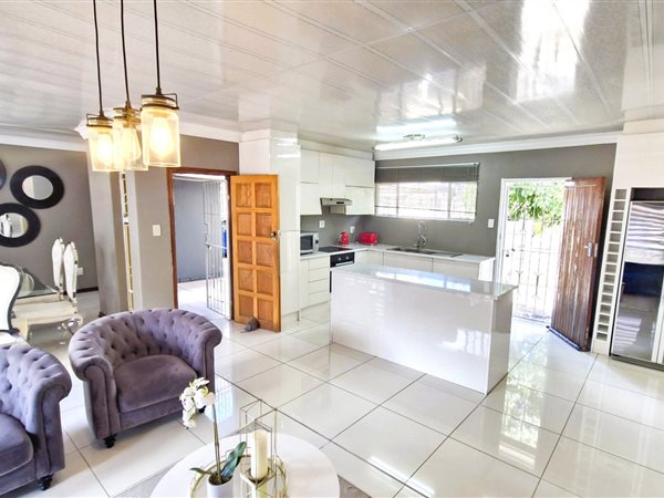 4 Bedroom House 4 Bedroom House