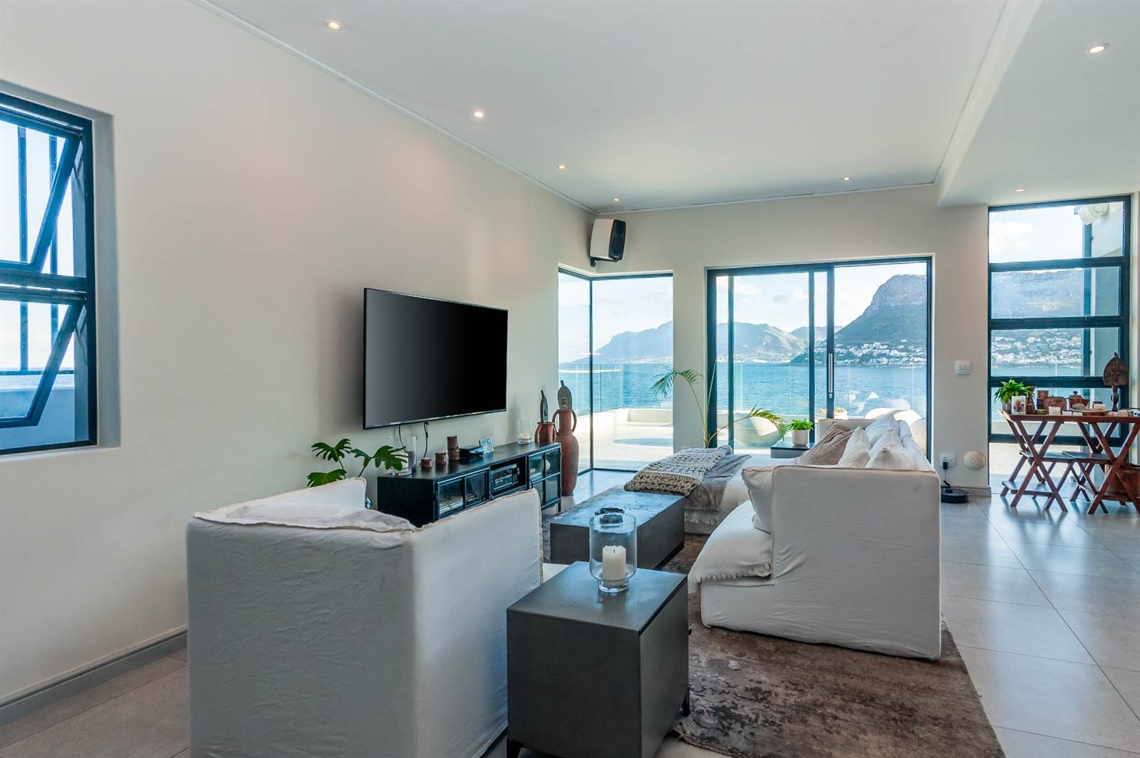 4 Bed House in Kalk Bay photo number 10