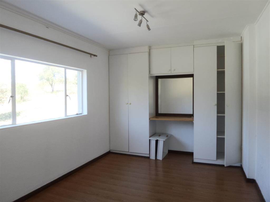 1 Bed Apartment in Lanseria and surrounds photo number 8