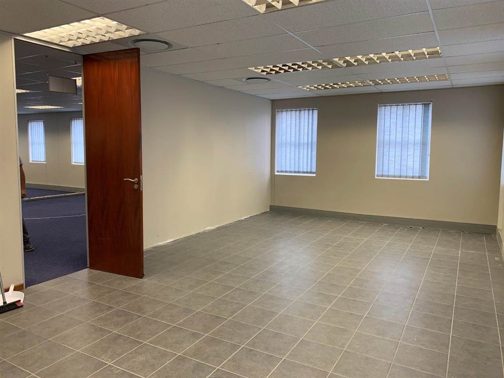190  m² Commercial space in Walmer photo number 12