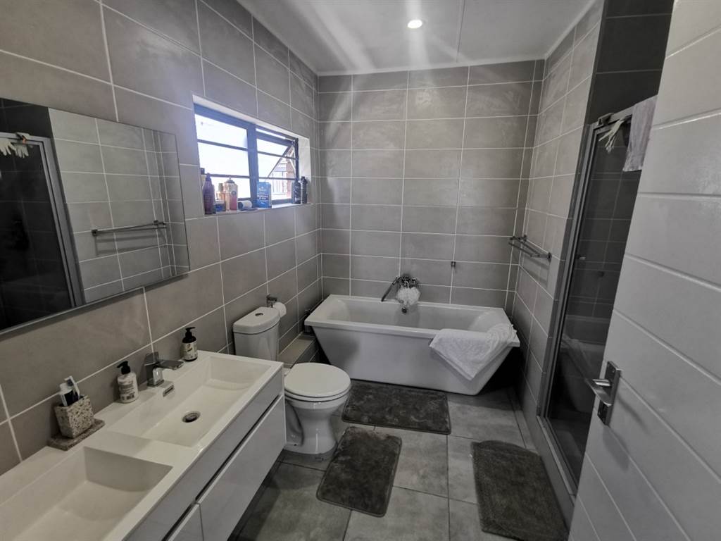 3 Bed Townhouse in Rooihuiskraal North photo number 20