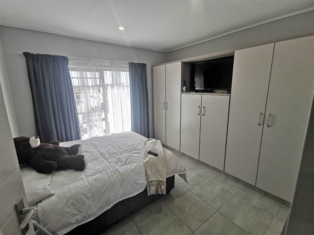 3 Bed Townhouse in Rooihuiskraal North photo number 19
