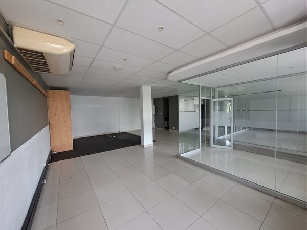 110  m² Commercial space