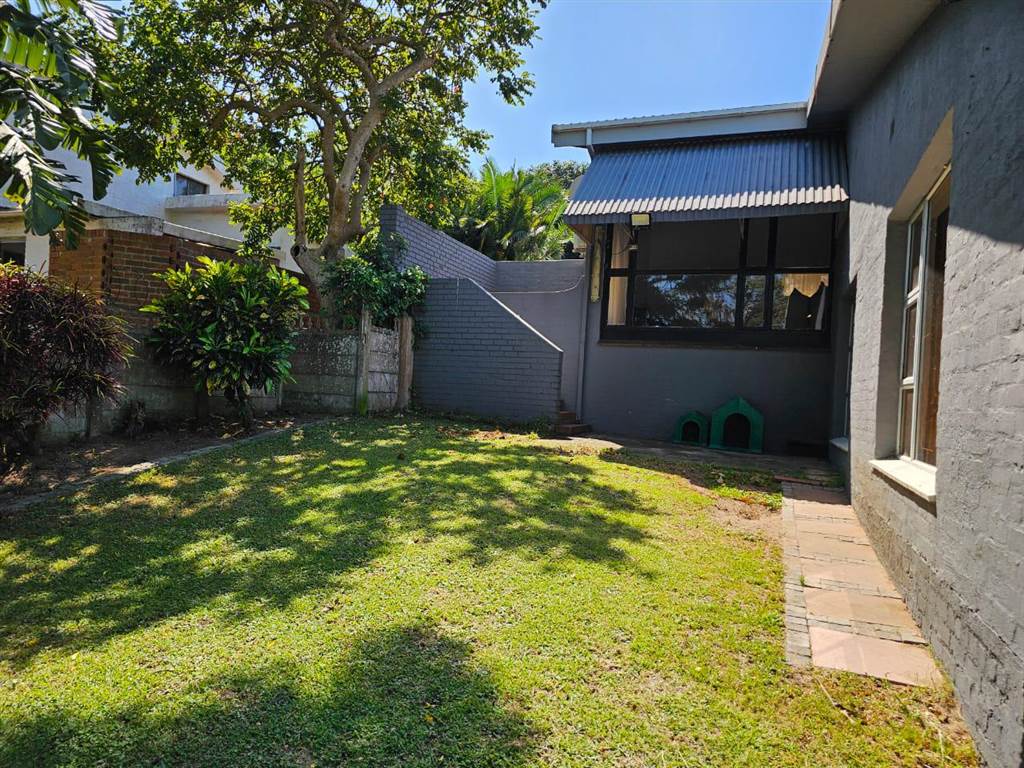 3 Bed House in Blythedale Beach photo number 12