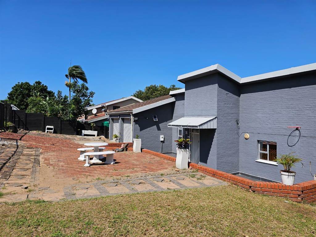 3 Bed House in Blythedale Beach photo number 16