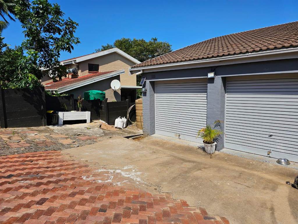 3 Bed House in Blythedale Beach photo number 20