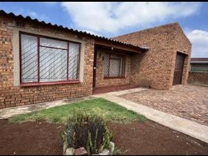 4 Bed House in Kwa Thema