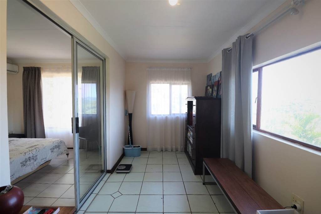 2.5 Bed Townhouse in Amanzimtoti photo number 18