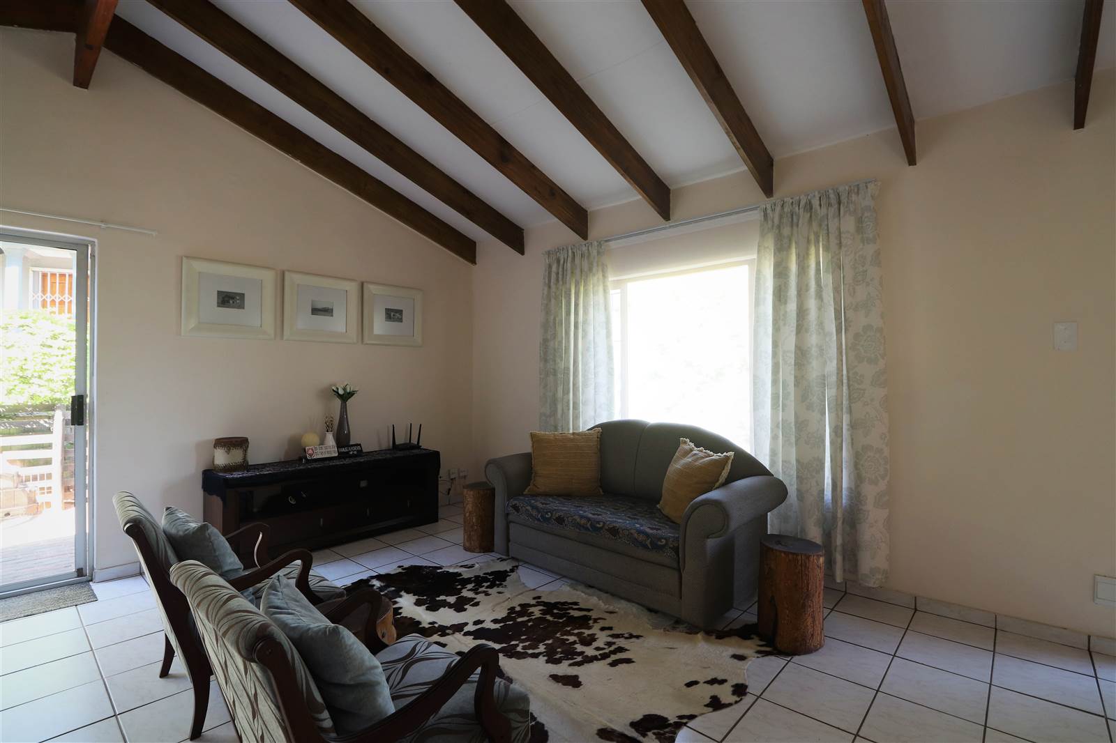 2.5 Bed Townhouse in Amanzimtoti photo number 2