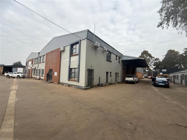1 047 m² Industrial space 1 047 m² Industrial space