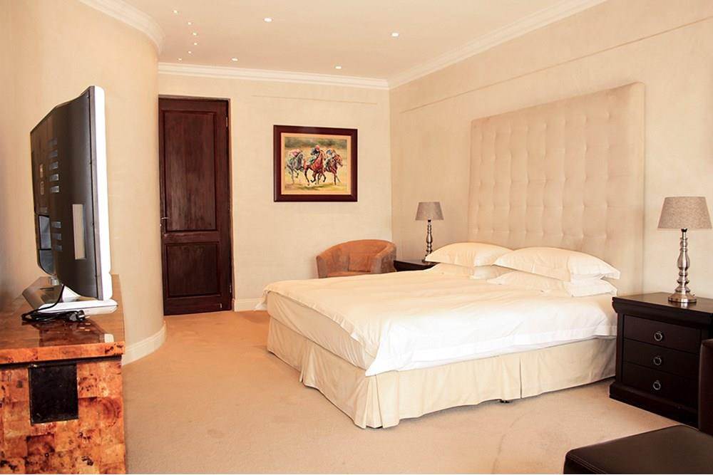 2 Bed Penthouse in Elton Hill photo number 3