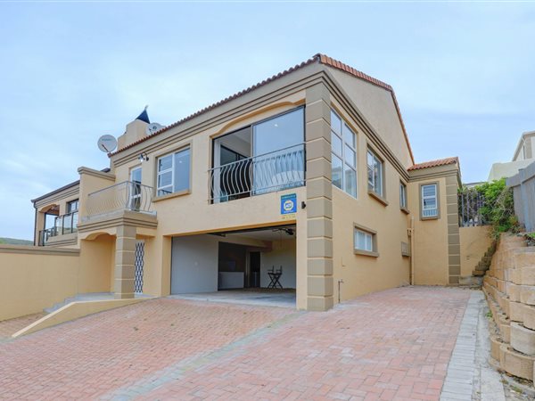 3 Bed Apartment in Island View