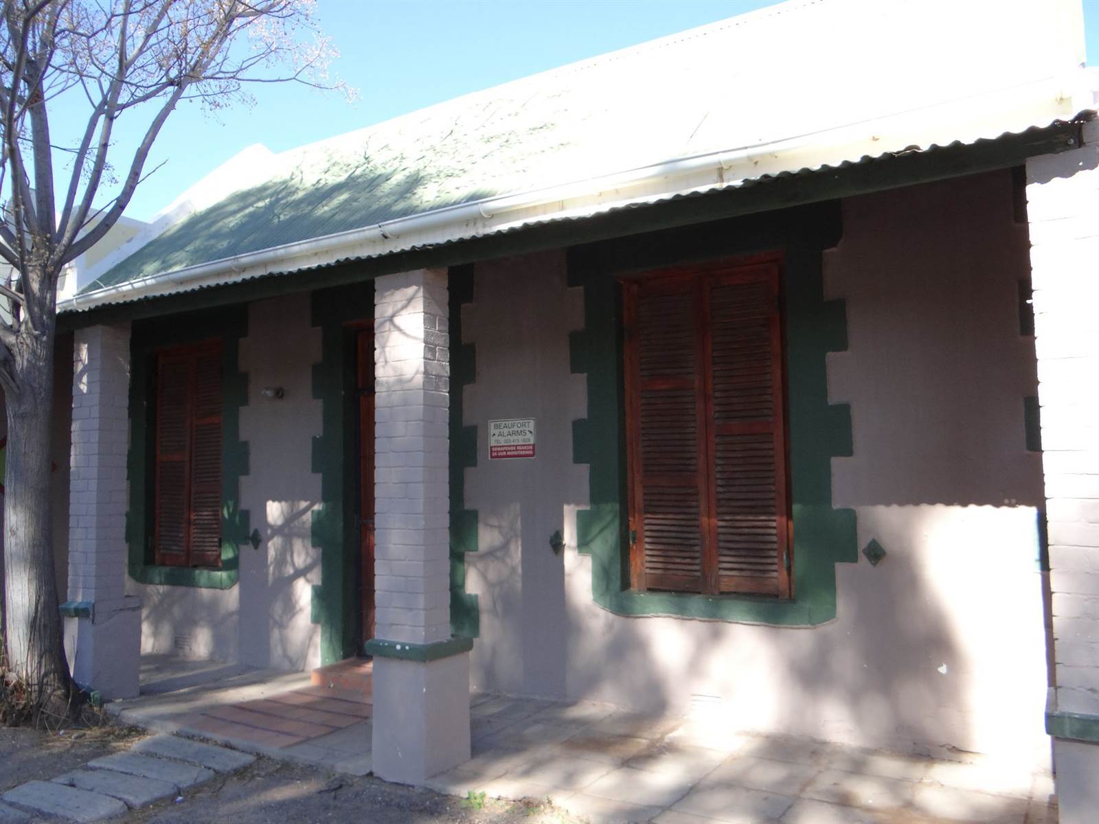 3 Bed House in Beaufort West photo number 2