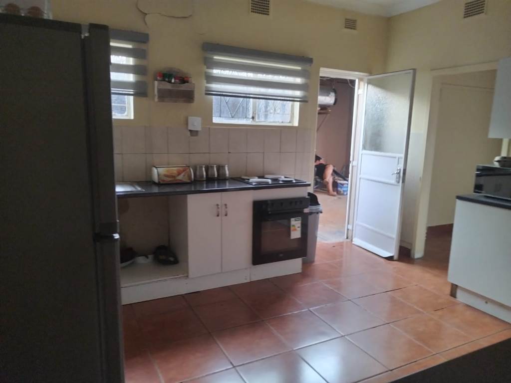 3 Bed House in Wilkoppies photo number 11