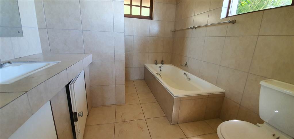 5 Bed House in Umhlanga Rocks photo number 25