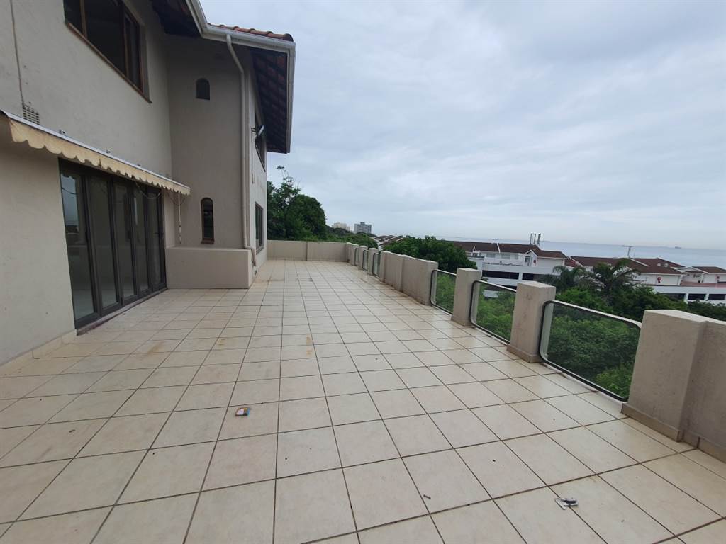 5 Bed House in Umhlanga Rocks photo number 12