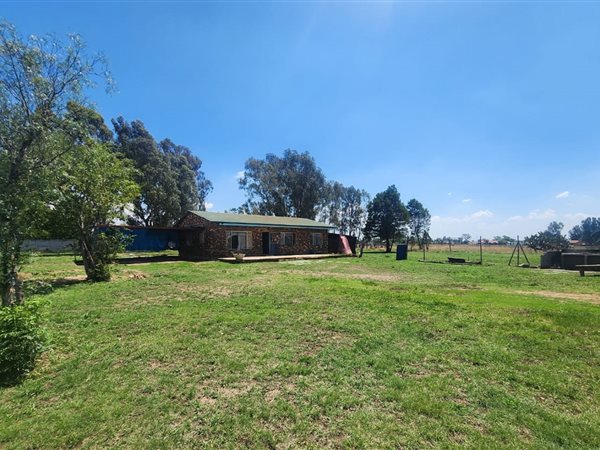 1.7 ha Smallholding