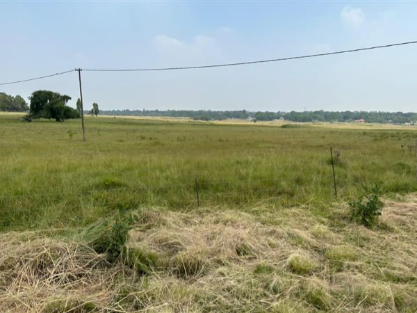 1 497 m² Land